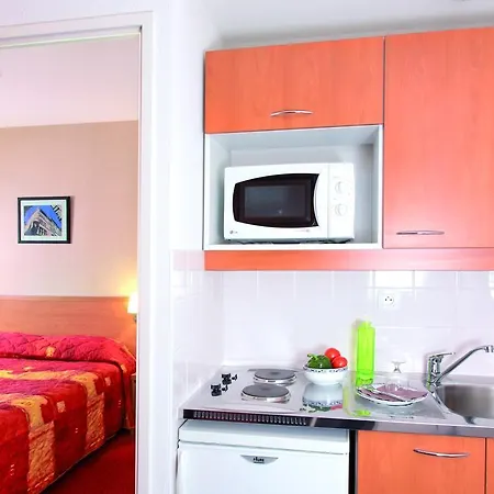 Park & Elegance Europole 아파트호텔 3*
